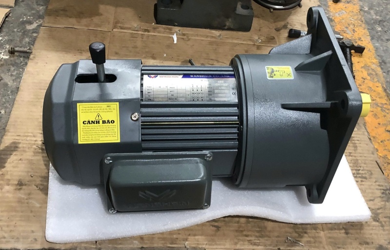 MOTOR GIẢM TỐC MẶT BÍCH GẮN PHANH