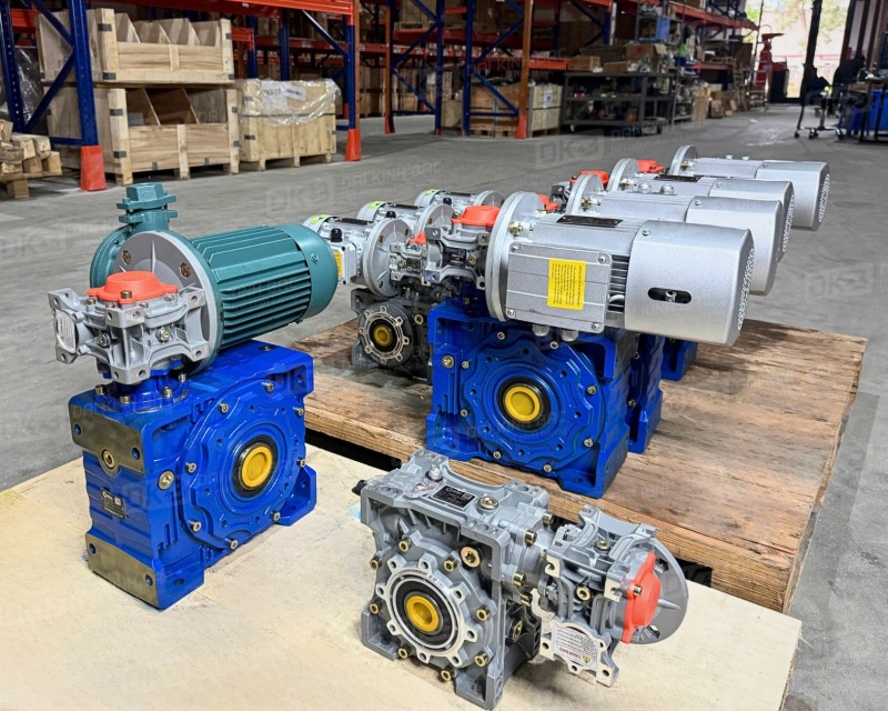 Motor giảm tốc cốt âm 2 cấp