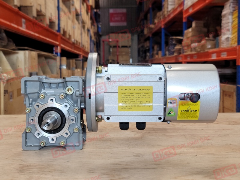 Motor giảm tốc cốt âm có phanh